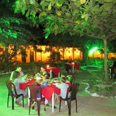 Shahira Hotel Nilaveli Exteriör bild