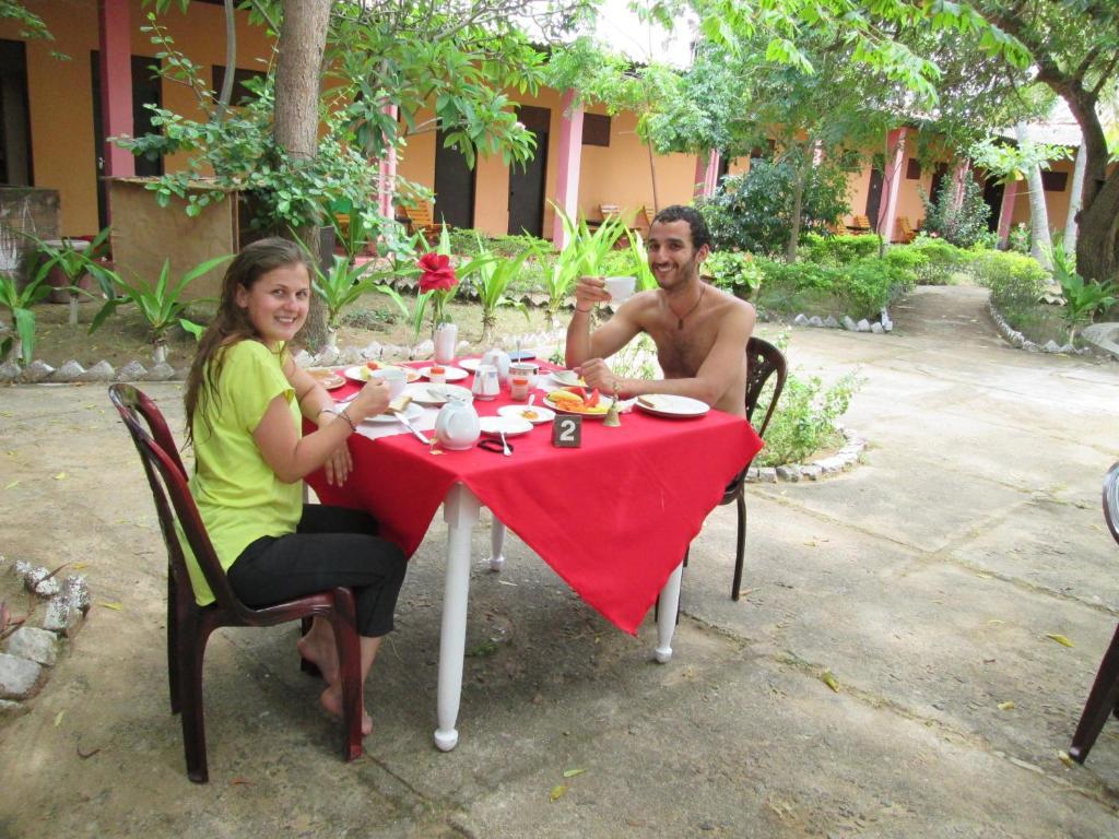 Shahira Hotel Nilaveli Exteriör bild